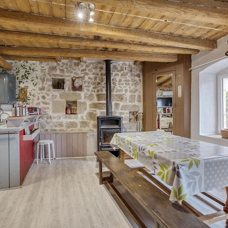 Maison Charmante A Valprivas Avec Jardin Prive. Kültér fotó